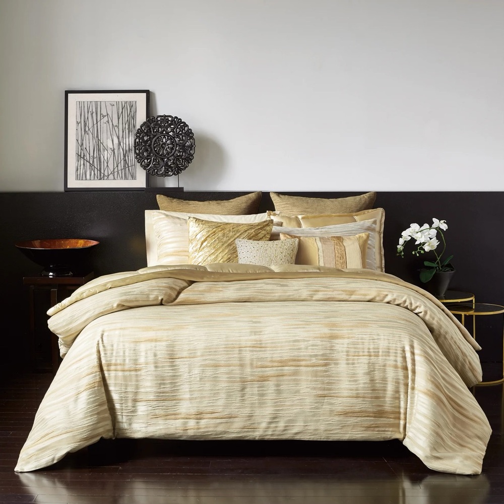 Donna Karan Queen Duvet Bedding Set.